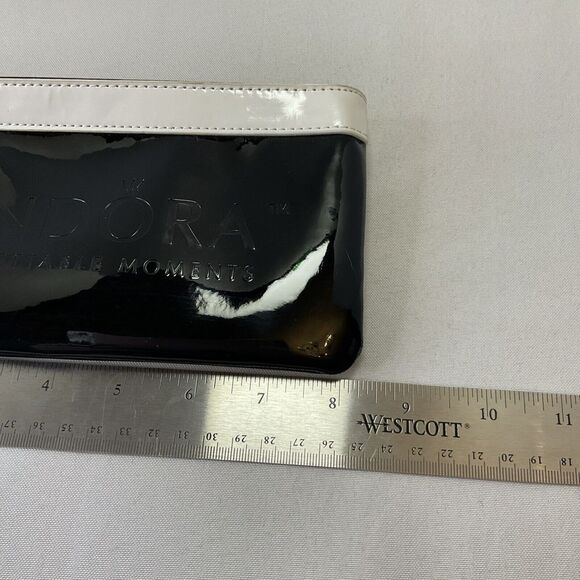 PANDORA‎ Embossed Patent Black & White Clutch Wallet Wristlet Cosmetic Zip Purse - Picture 6 of 7